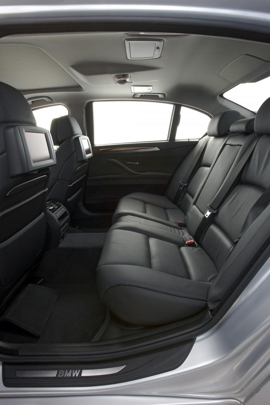  BMW 5-Series Long-Wheelbase 2010 года  (CN) (фото 22 из 77)
